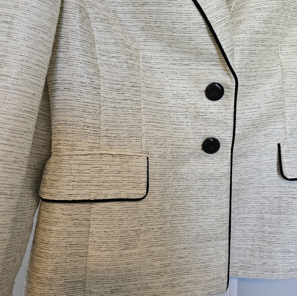 Kasper Cream and Black Blazer - Picture 4 of 4
